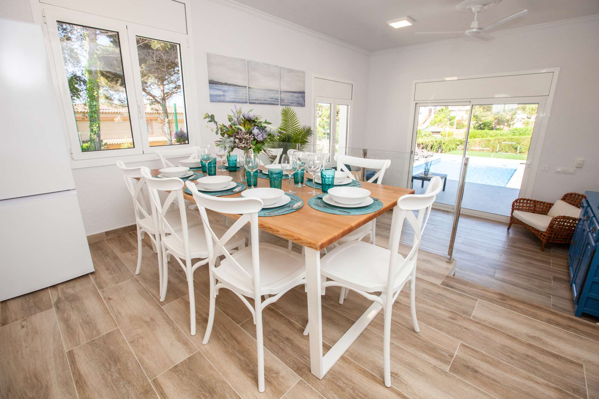 Comed juntos en este comedor generoso y acogedor