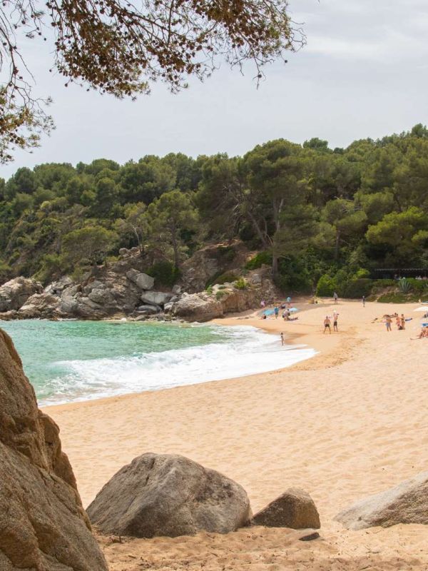 Die schönsten Strände in Lloret de Mar – Sonne, Sand & Buchten der Costa Brava
