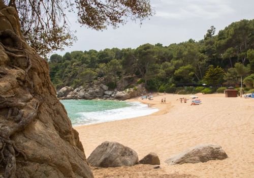 Las mejores playas de Lloret de Mar – Vacaciones en la Costa Brava con familia, amigos y ciclistas