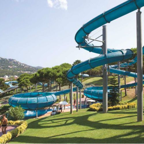 Erlebt einen Tag voller Wasserspaß und Action im nahegelegenen Wasserpark